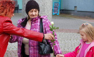 KOD rozdawał "symbol nienawiści i głupoty"