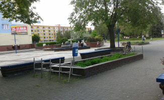 Antypisowskie hasła w śmietnikach