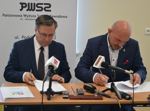 300 tys. złotych od miasta dla pilskiego PWSZ - grafika