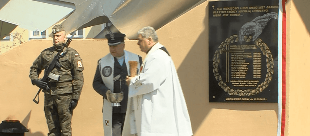 Odsłonięcie tablicy upamiętniającej lotników