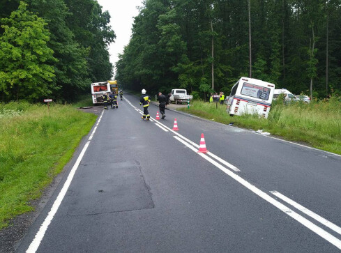 Wypadek dwóch autobusów i aut osobowych na K10 - grafika