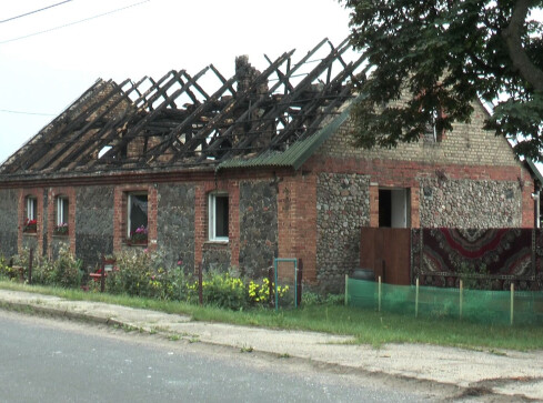 Dwie rodziny bez dachu nad głową po pożarze - grafika
