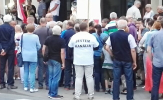 Około 300 osób protestowało przed sądem