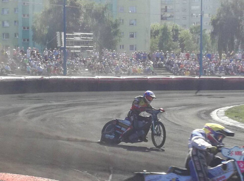 Polonia przegrywa arcyważny mecz w Łodzi - grafika