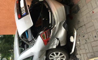 Pijany kierowca wjechał w dwa inne auta na parkingu