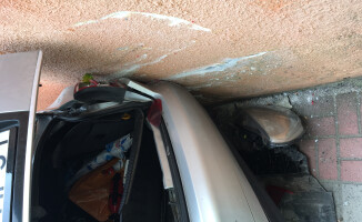 Pijany kierowca wjechał w dwa inne auta na parkingu