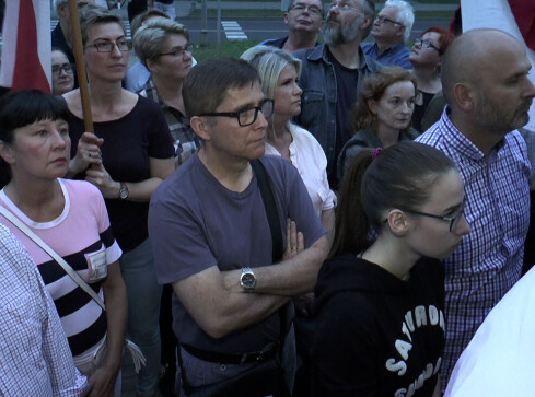 Dziś znów przed sądem zapłoną znicze - grafika