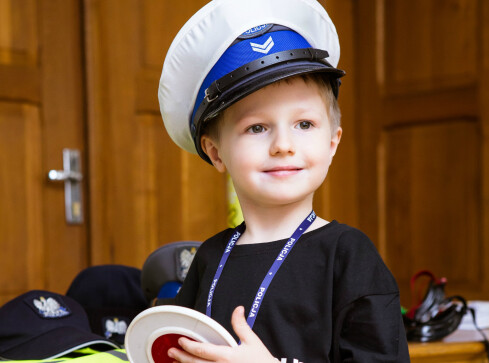 Policjanci spełnili marzenie 6-letniego Adasia - grafika