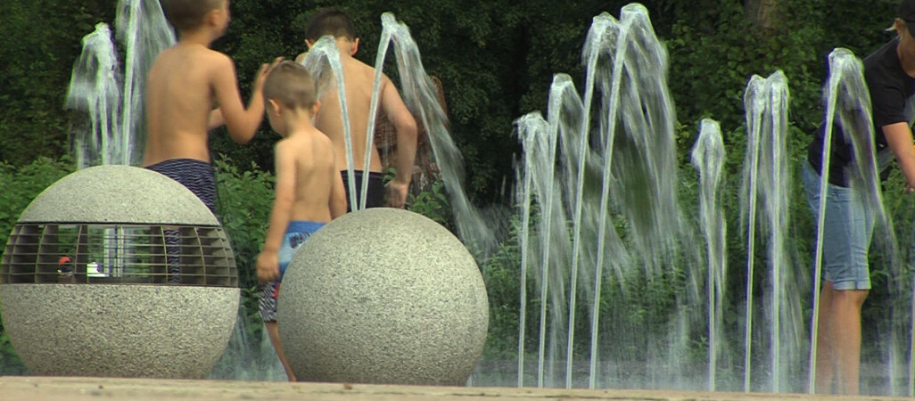 Zakaz kąpieli w fontannach