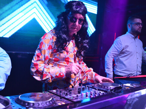 DJ Piotr  zagrał i zebrał pieniądze na leczenie pilanki - grafika