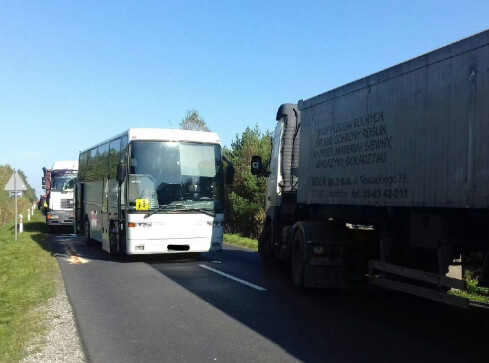 Wypadek autobusu wiozącego dzieci - grafika