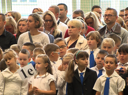 Dzieci wróciły do szkół. Nowych szkół... - grafika