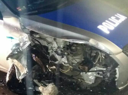 Nocny pościg za pijanym kierowcą BMW - grafika