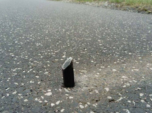 Uwaga kierowcy! Szpikulce i gwoździe na drodze - grafika