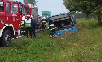 Ranne dzieci w wypadku autobusu na DK 10