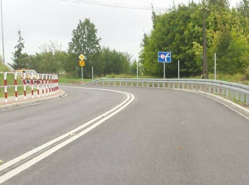 Jedna droga, dwa znaki, różne wskazania? - grafika