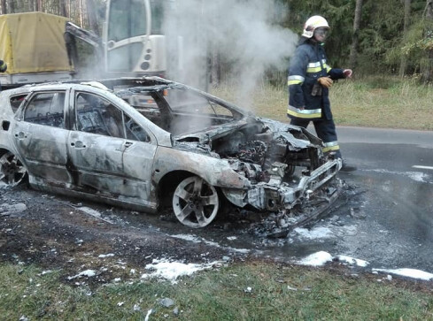 Podczas jazdy zapalił się jej samochód - grafika