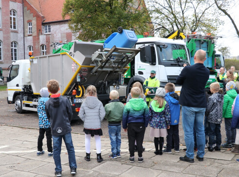 Nowe śmieciarki na pilskich ulicach - grafika