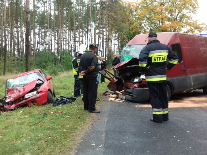 W gminie Trzcianka zderzenie auta i busa - grafika