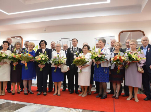 Te pary przeżyły ze sobą 50 lat - grafika