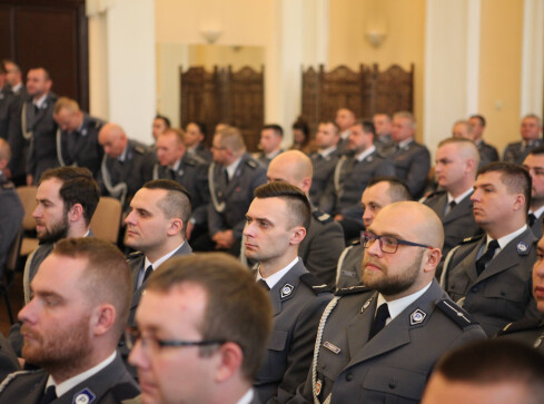 Pilscy policjanci nagrodzeni Kryształowymi Gwiazdami - grafika