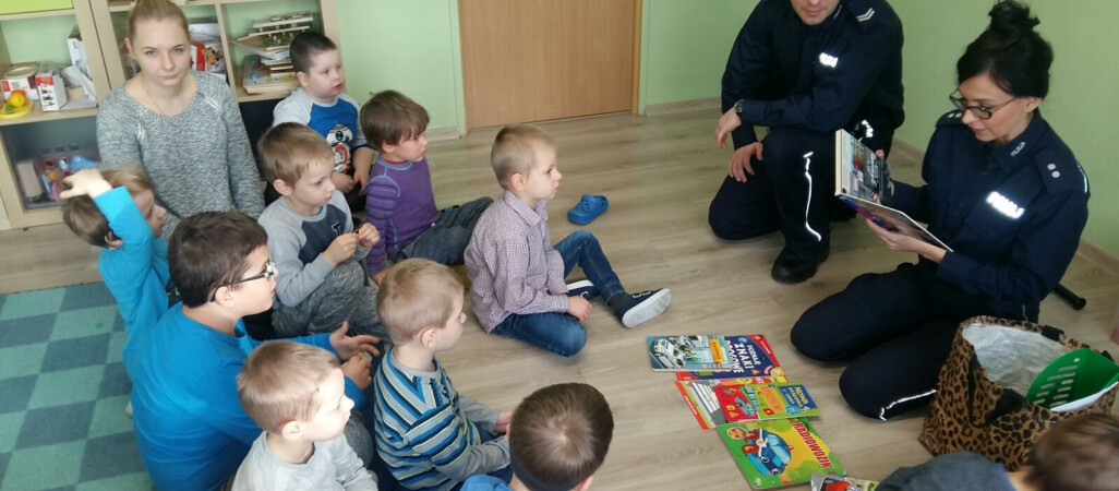 Policjanci w przedszkolu mówili o swojej służbie