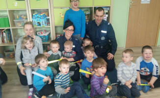 Policjanci w przedszkolu mówili o swojej służbie