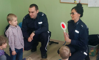Policjanci w przedszkolu mówili o swojej służbie