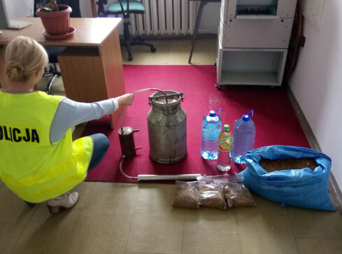 Policjanci zlikwidowali nielegalną bimbrownię - grafika