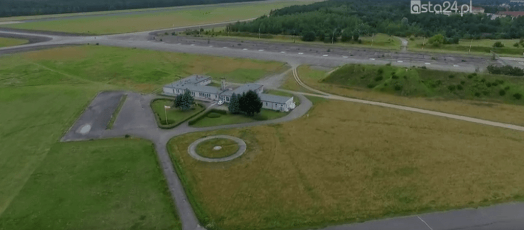 Zwłoki mężczyzny znaleziono na lotnisku