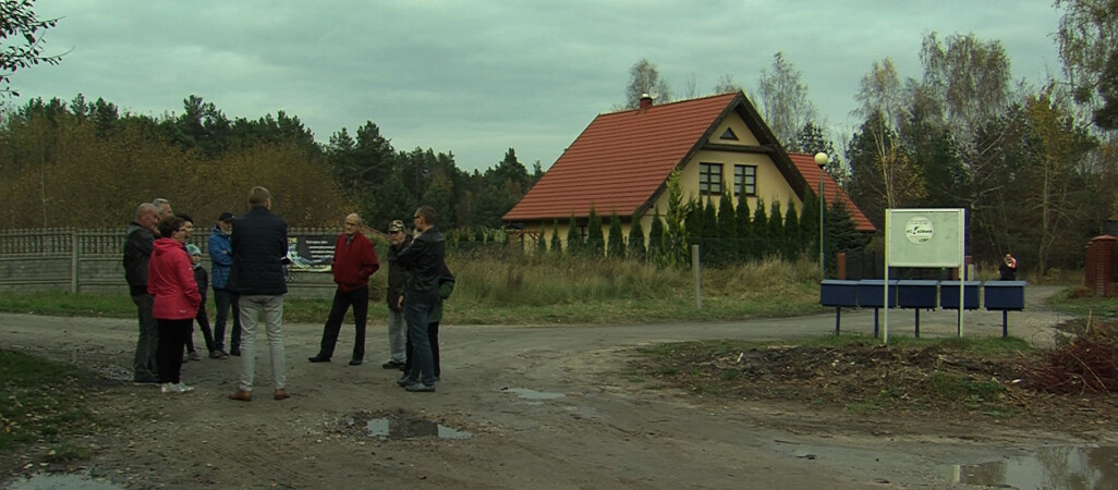 Mieszkańcy Dolaszewa walczą o drogę i kanalizę