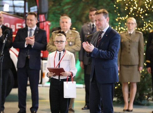 Marcel ze Złotowa odznaczony przez ministra Błaszczaka - grafika