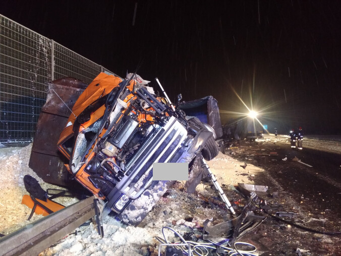 Wypadki i kolizje - pracowita noc dla służb - grafika