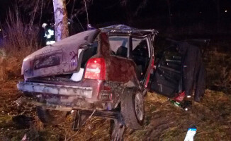 Śmiertelny wypadek. Audi uderzyło w drzewo