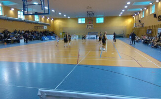 Mecz koszykówki dla WOŚP. Basket kontra VIP-y