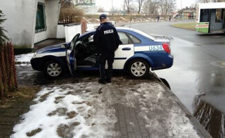 Tak parkuje pilska policja