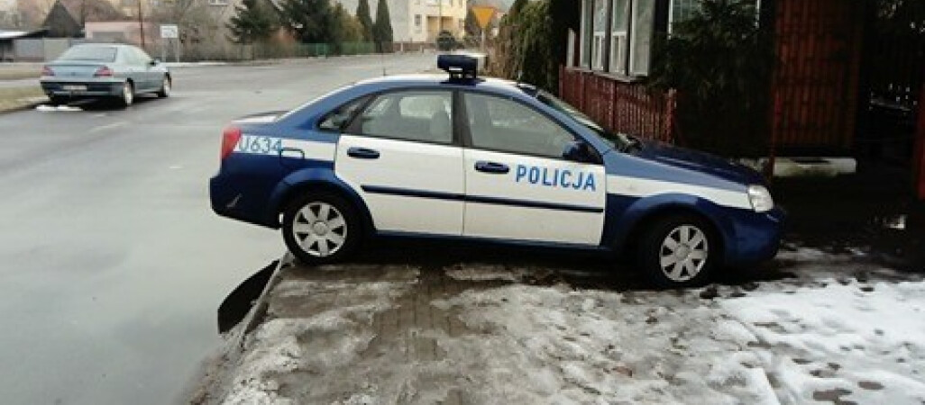 Tak parkuje pilska policja