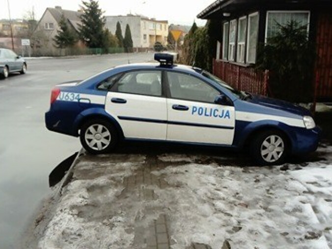 Tak parkuje pilska policja - grafika