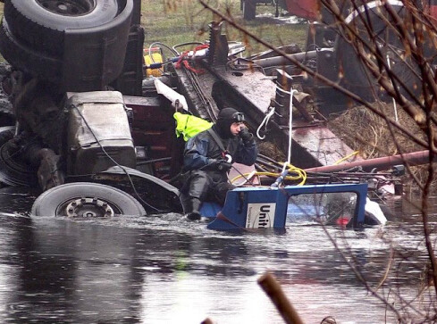 Zarzuty dla kierowcy BMW za wypadek ciężarówki - grafika