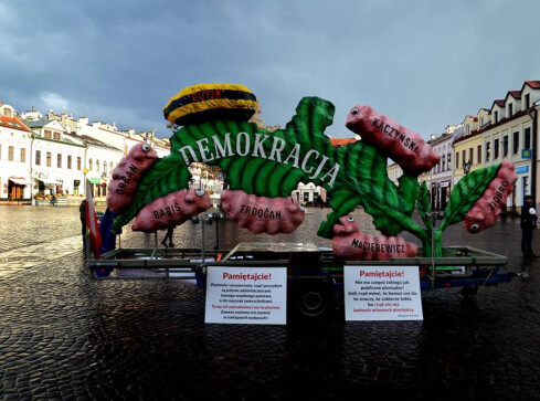 Nowy happening pilskiego KOD - grafika