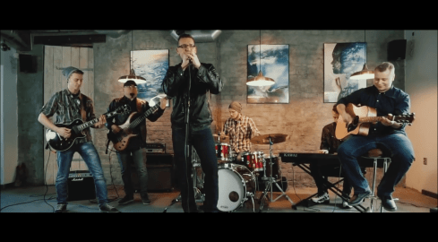 Zespół GOOOD ze Złotowa wchodzi do studia - grafika