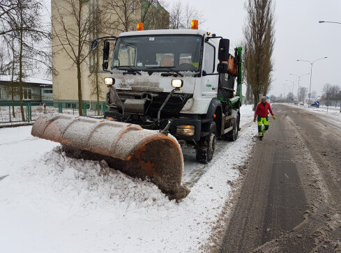 250 ton soli i 80 ton piasku na pilskich ulicach - grafika