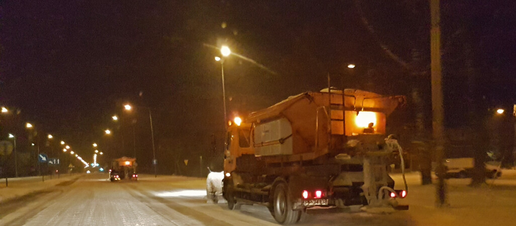 Znów akcja śliskie chodniki - Altvater odśnieża