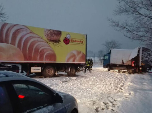 Zablokowana droga krajowa nr 11 w dwóch miejscach - grafika