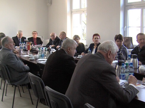 Dwa podejścia do budżetu powiatu wałeckiego - grafika