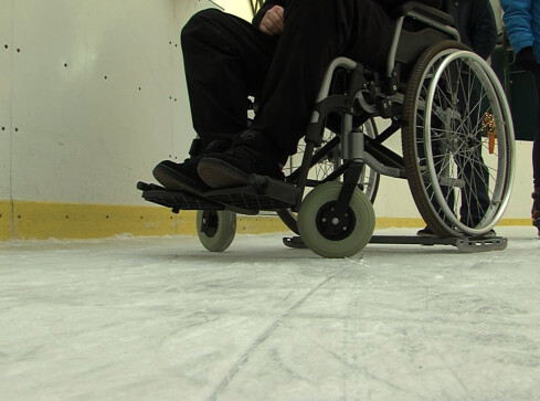 Krótsze kolejki na wszczepienie protez biodra i kolana. NFZ zwiększy - grafika