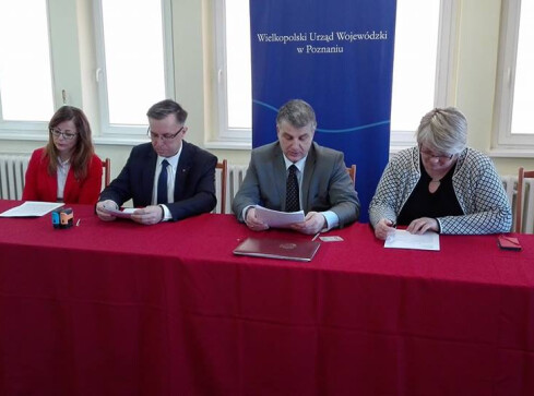 Powojskowe lotnisko jest już własnością miasta Piły - grafika