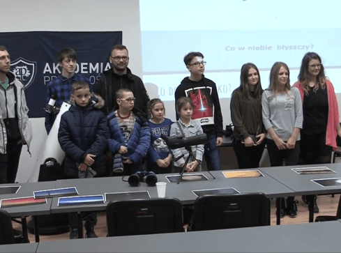 Dzieci z Akademii Przyszłości poznawały kosmos - grafika