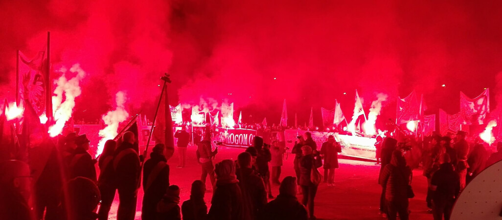 Raz sierpem, raz młotem czerwoną hołotę...
