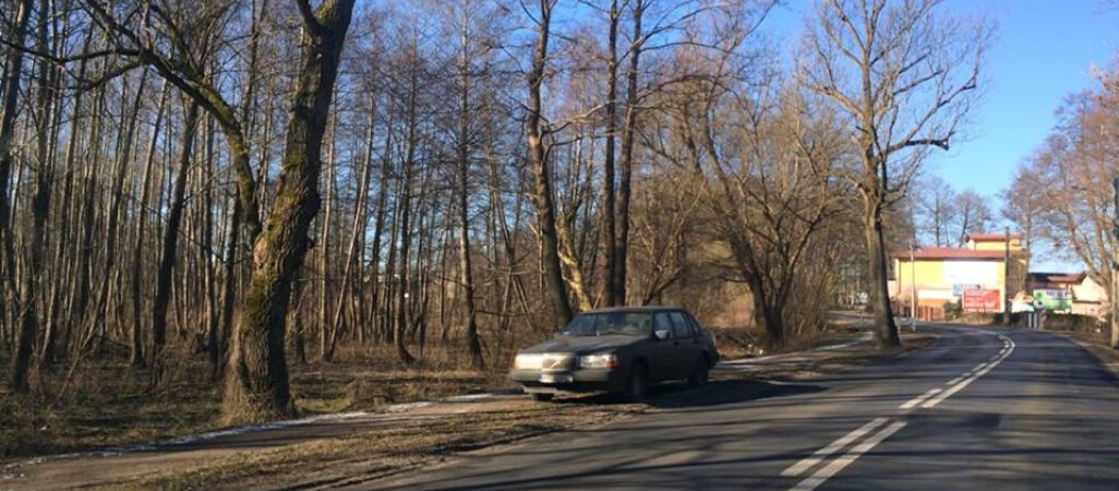 Porzucony samochód na al. Niepodległości?